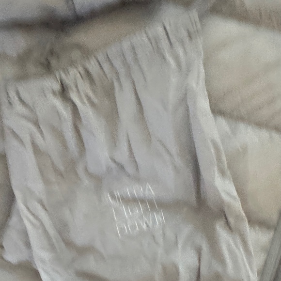 UNIQLO women’s light down jacket - Picture 3 of 5